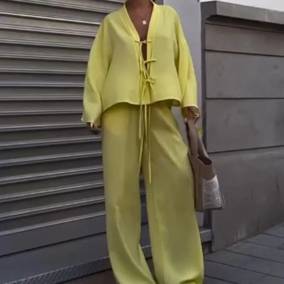 Linen Set - Picture 2 of 2